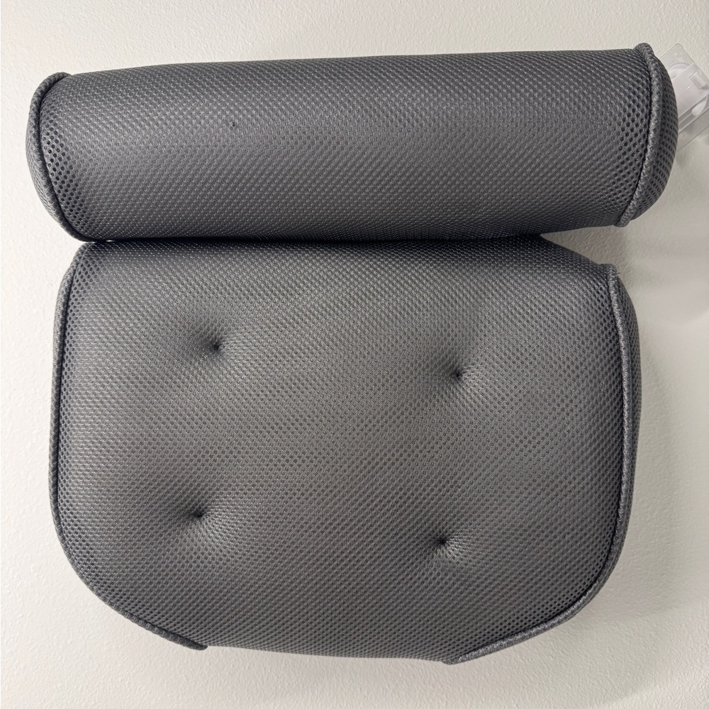 Gray Mesh in tub cushion with suction cup